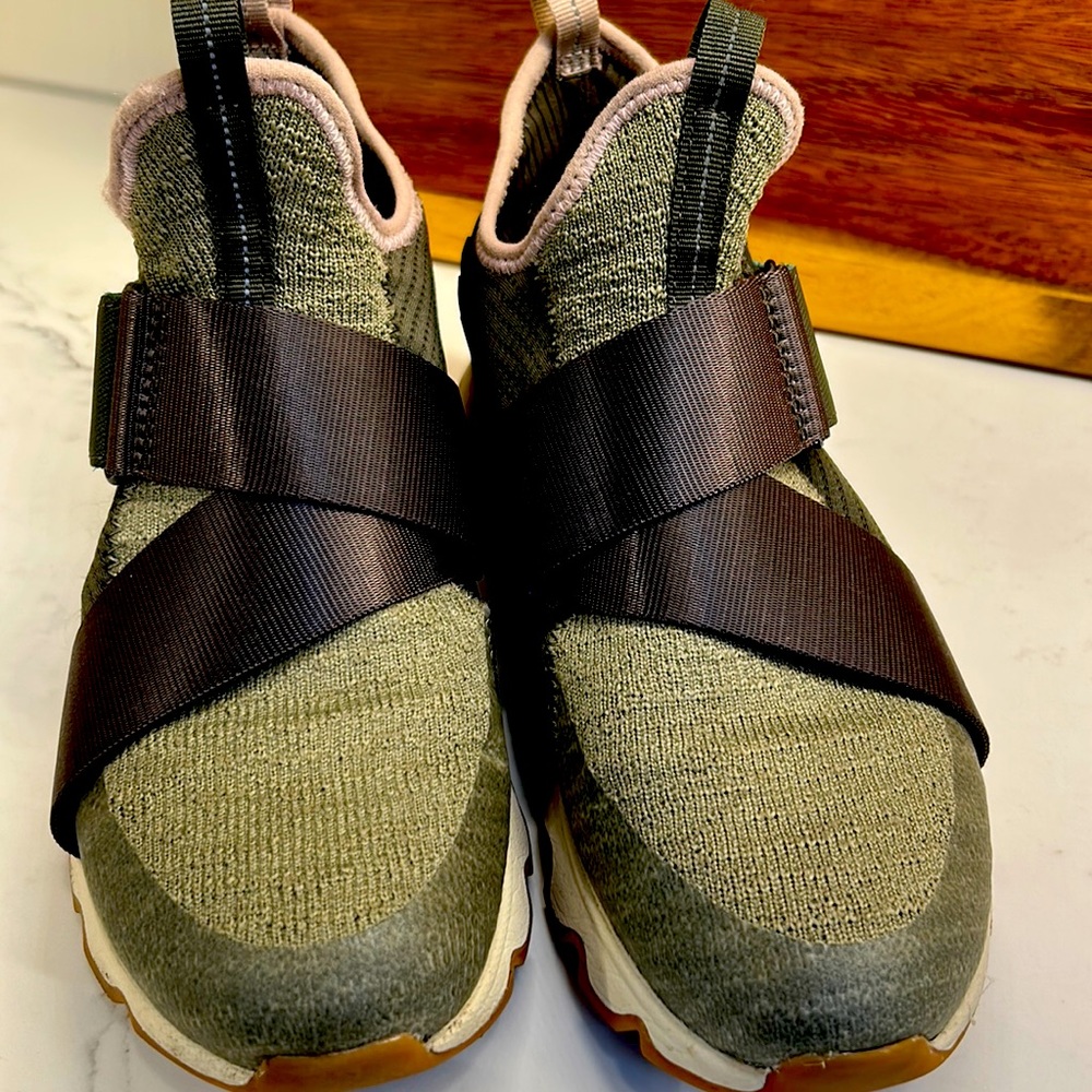 Sorel Kinetic Sneaker Women's High Top sneaker  - Size 7.5